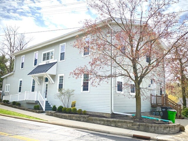 210 Bell St Chagrin Falls Oh 44022 The Lyndall Building Loopnet Com