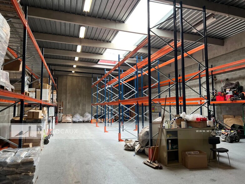 Industrial in Argenteuil for lease - Interior Photo - Image 3 of 8