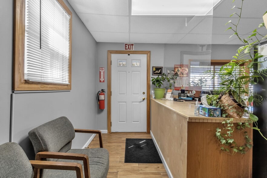 3991 Union Rd, Cheektowaga, NY for sale - Interior Photo - Image 2 of 5