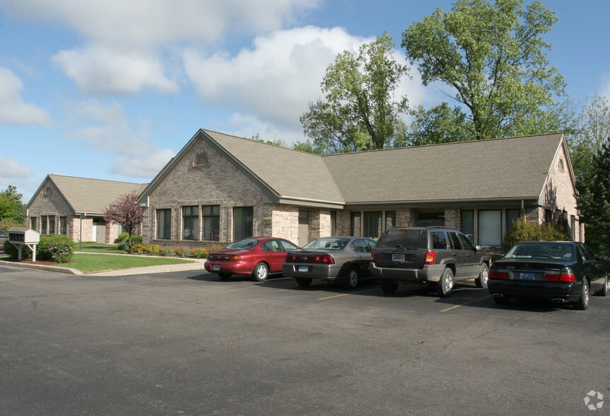 2390 Woodlake Dr, Okemos, MI for lease - Building Photo - Image 2 of 8