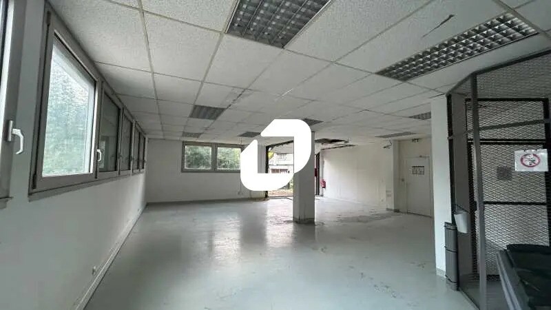 Flex in Épinay-sur-Orge for lease - Interior Photo - Image 2 of 9