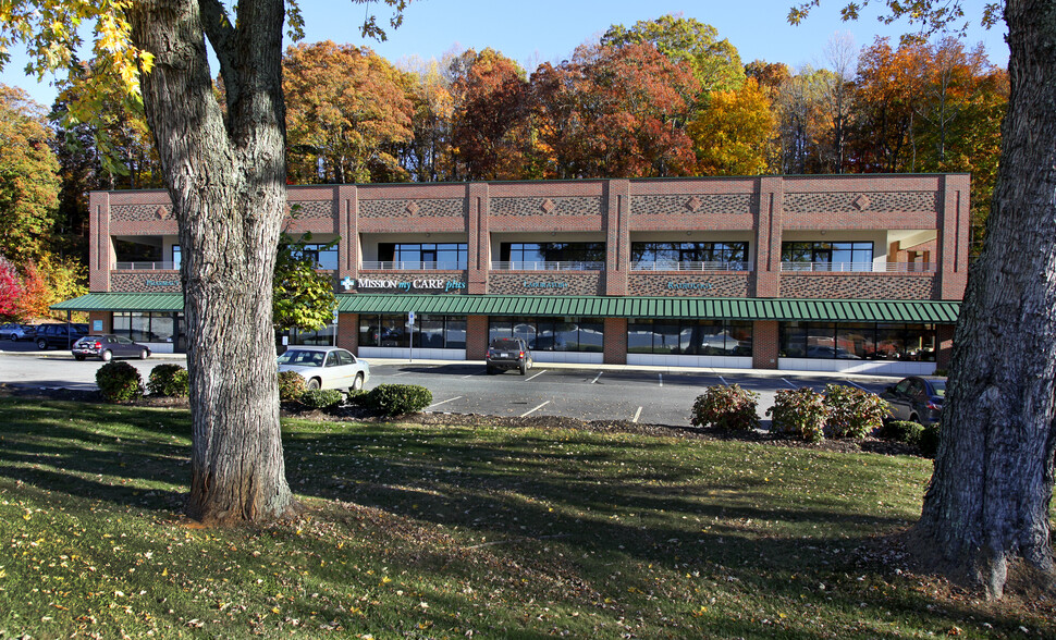 1388 Sand Hill Rd, Candler, NC for sale - Building Photo - Image 1 of 1