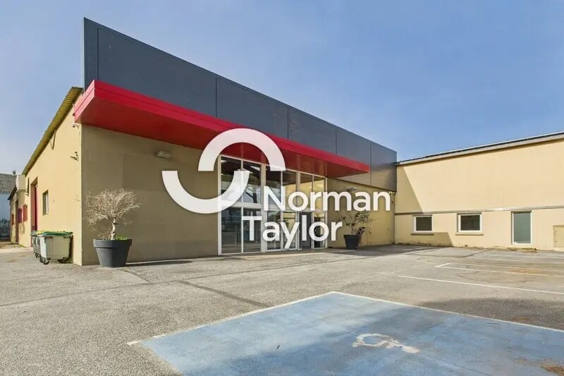 Flex in Perpignan for lease - Building Photo - Image 2 of 11