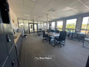 Office in Dardilly for lease Interior Photo- Image 2 of 8