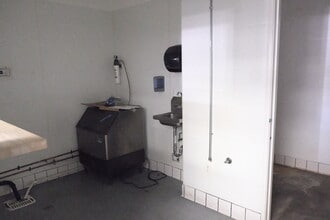 2521-2525 N Grand Ave, Santa Ana, CA for lease Interior Photo- Image 2 of 3