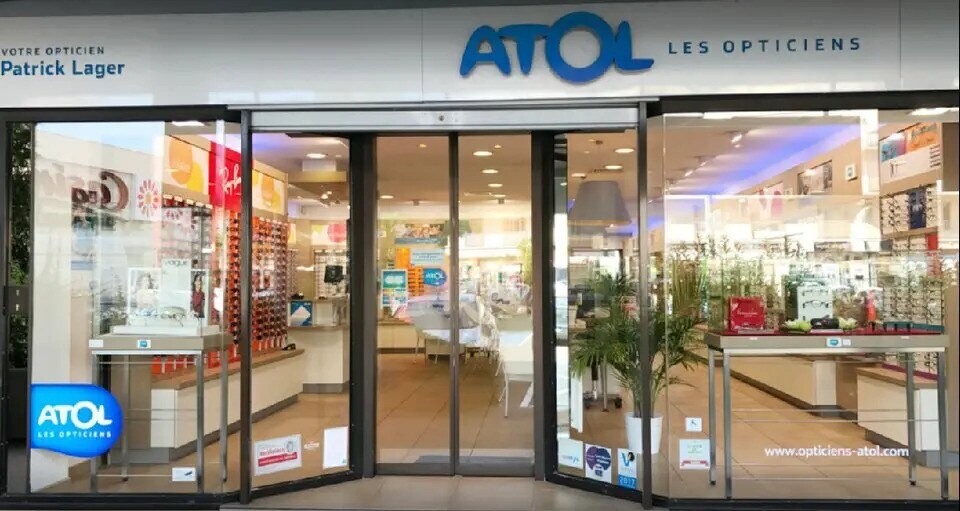 Retail in Bron for lease Lobby- Image 1 of 4