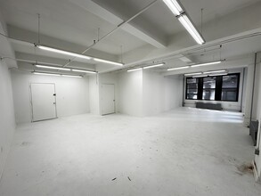 325 W 38th St, New York, NY for lease Interior Photo- Image 1 of 9