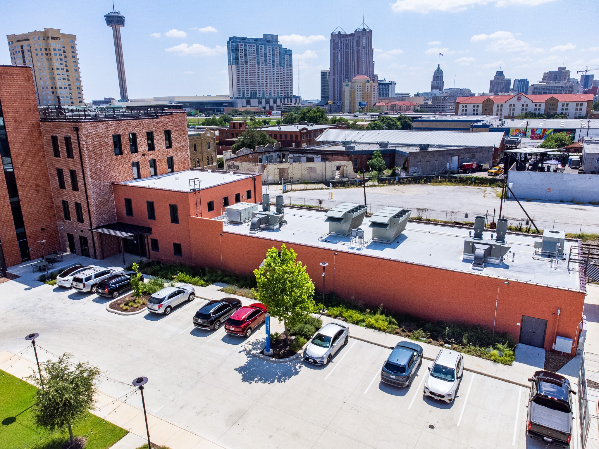 1305 E Houston St, San Antonio, TX for lease Primary Photo- Image 1 of 5