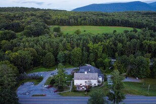 1896 House Country Inn & Pub - Motel