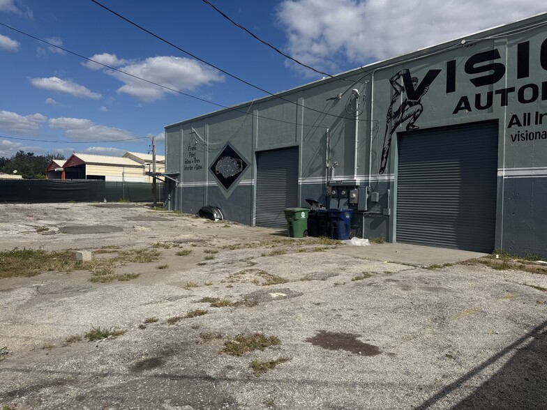 9207 N Hyaleah Rd, Tampa, FL for lease - Building Photo - Image 2 of 6