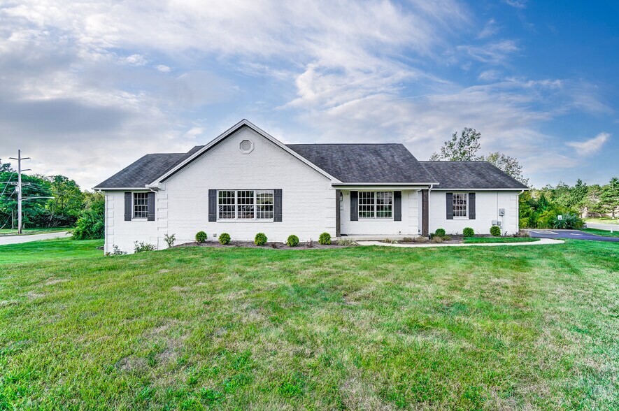 15 Commercial Way, Springboro, OH for sale - Building Photo - Image 1 of 1