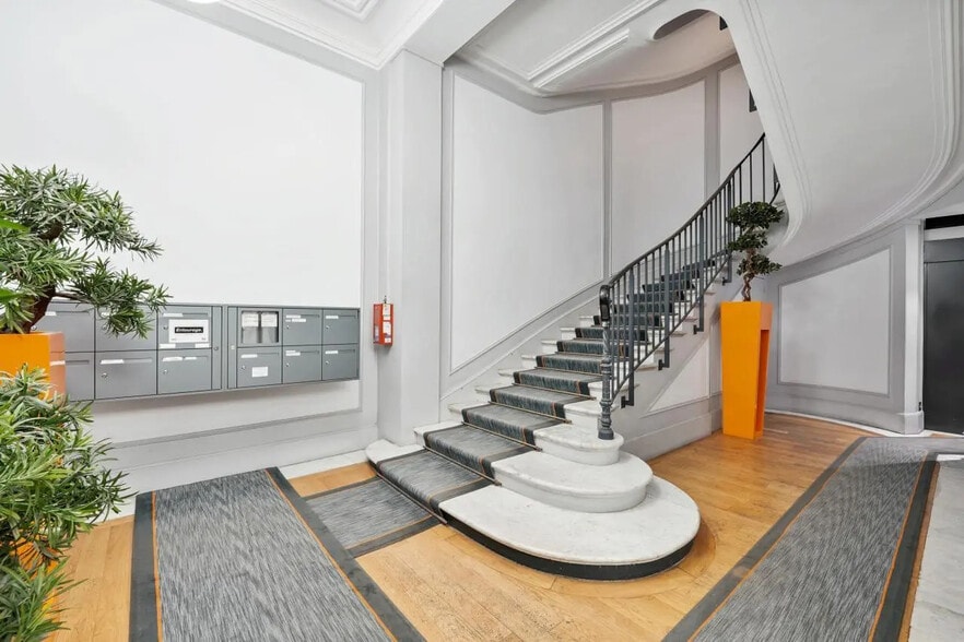 133 Boulevard Haussmann, Paris for lease - Lobby - Image 2 of 16