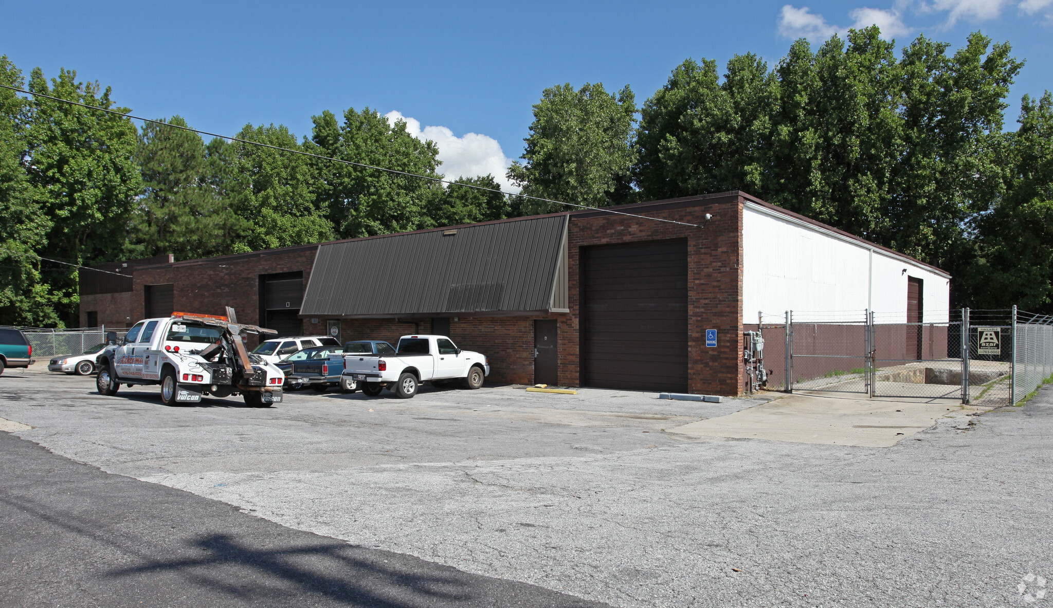 639 Cordell Dr, College Park, GA for lease Primary Photo- Image 1 of 4