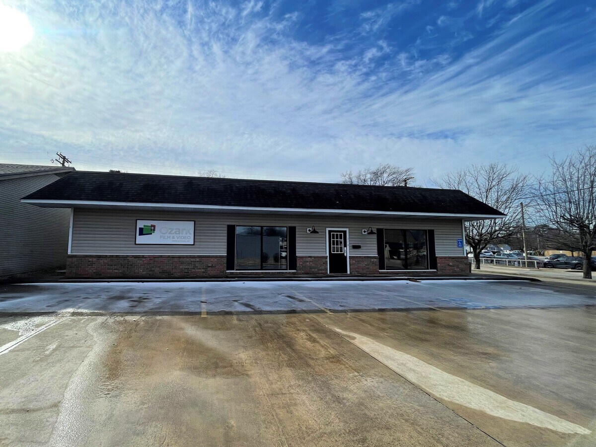 313 W Meadow Ave, Springdale, AR 72764