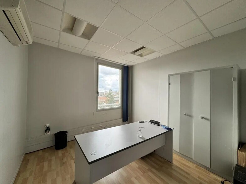 Office in Saint-Ouen-sur-Seine for lease - Interior Photo - Image 3 of 15