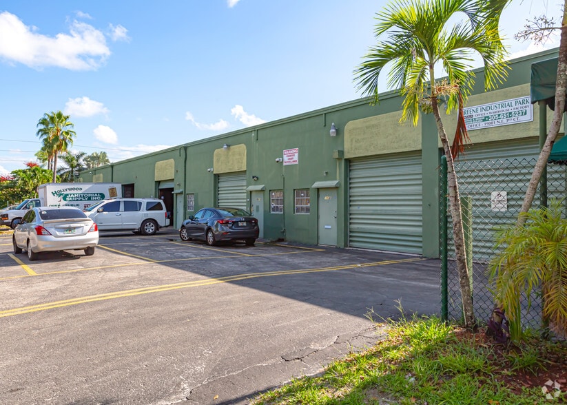 350-382 NE 191st St, Miami, FL for lease - Building Photo - Image 2 of 2