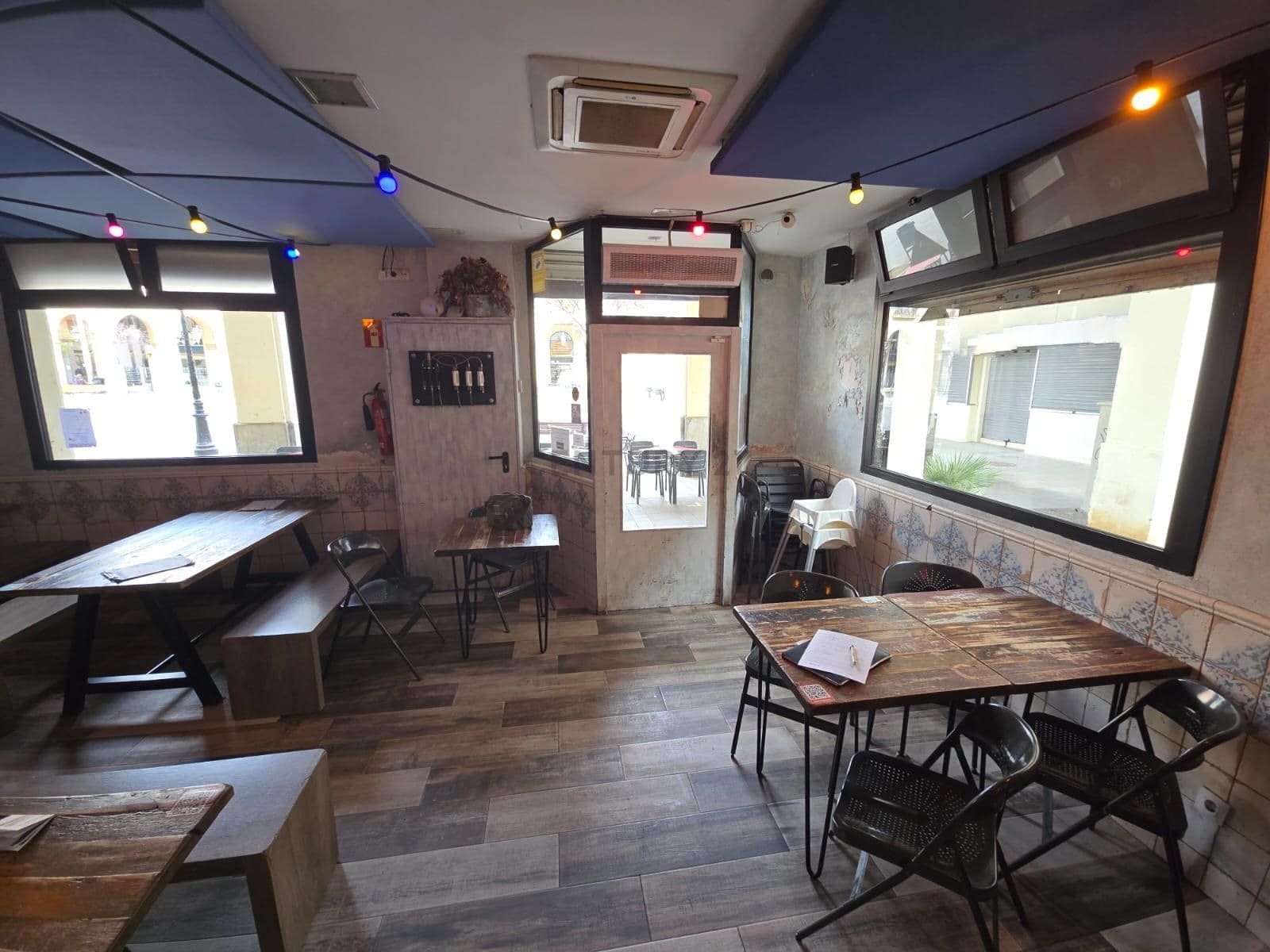 Retail in Barcelona, Barcelona for lease Interior Photo- Image 1 of 16