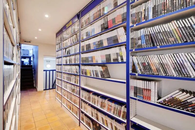 34 Place Henri Neveu, Colombes for sale - Interior Photo - Image 3 of 14