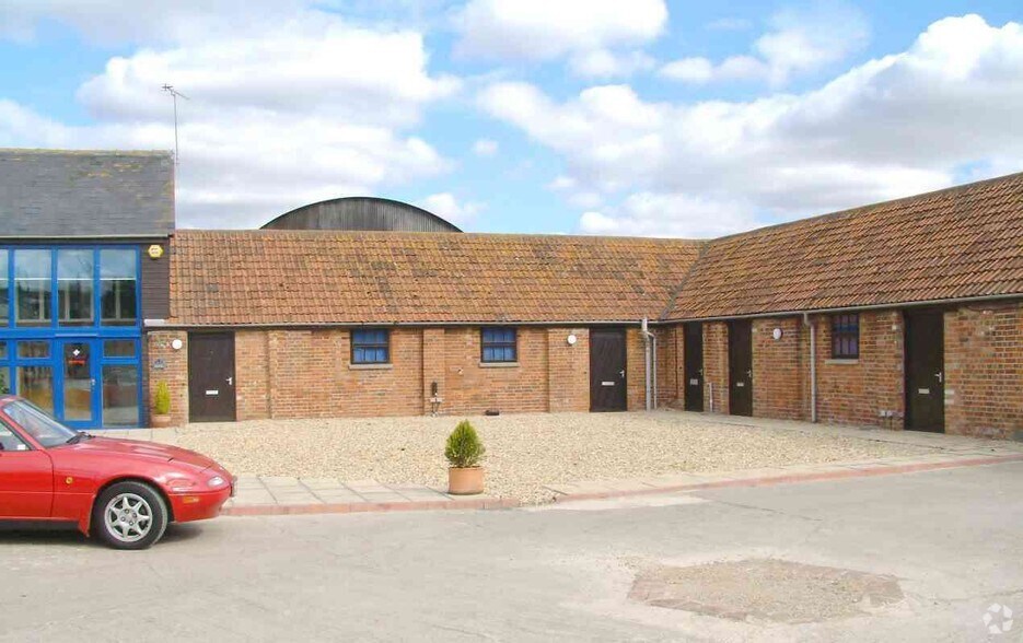 Stratton Rd, Wanborough for sale - Primary Photo - Image 1 of 1