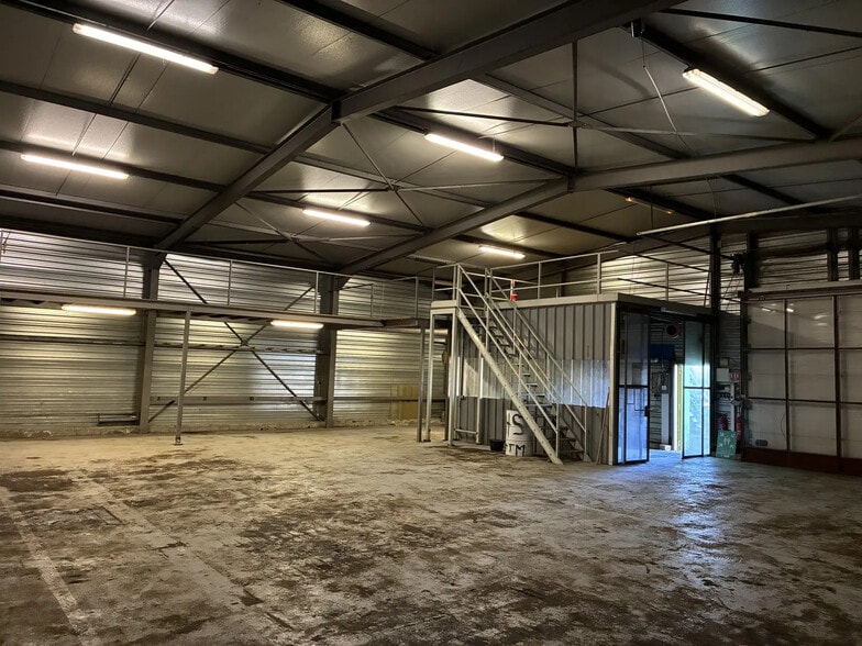 Flex in Le Muy for lease - Interior Photo - Image 2 of 4