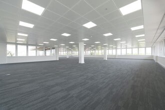 13 Colonial Way, Watford for lease Interior Photo- Image 1 of 2