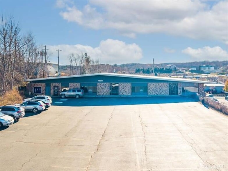 1009 W Ridge St, Marquette, MI for sale - Building Photo - Image 1 of 9
