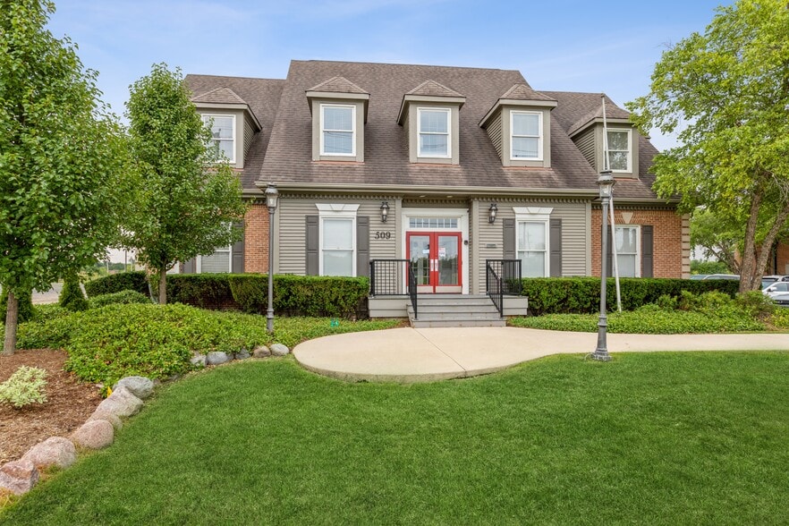 509 W Old Northwest Highway, Barrington, IL for lease - Building Photo - Image 1 of 5