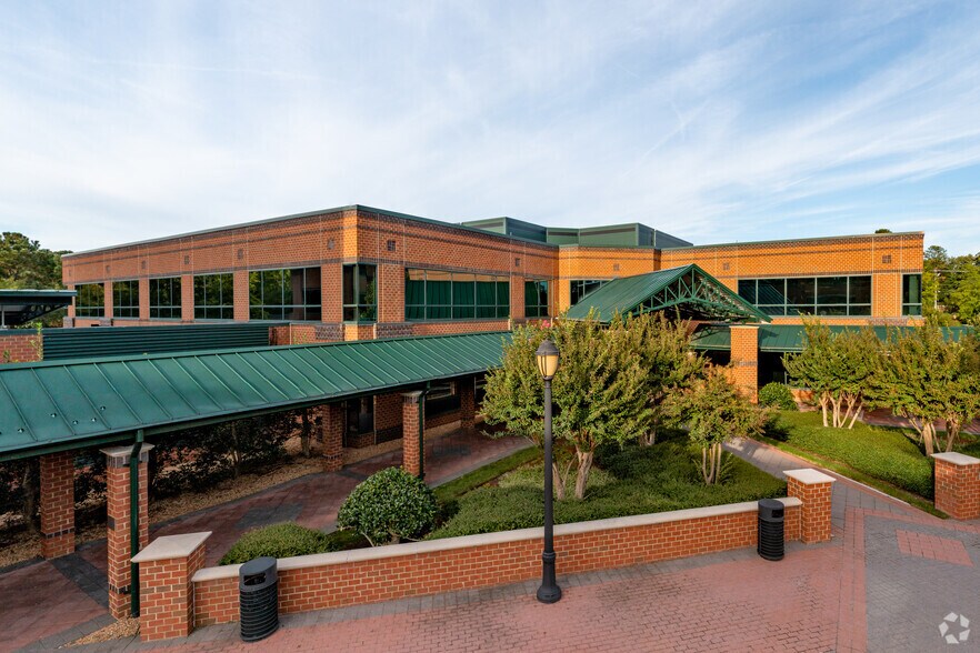 5620 Cox Rd, Glen Allen, VA for lease - Building Photo - Image 1 of 4