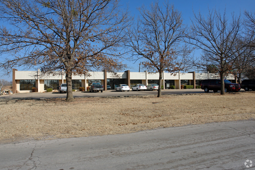 1309-1313 W Ash Ave, Duncan, OK for lease - Building Photo - Image 2 of 2