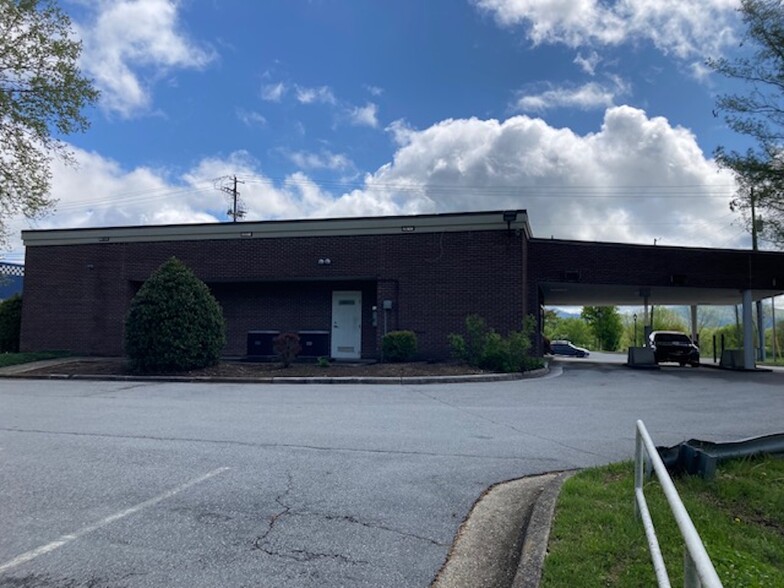 3811 Hendersonville Rd, Fletcher, NC for lease - Building Photo - Image 3 of 4