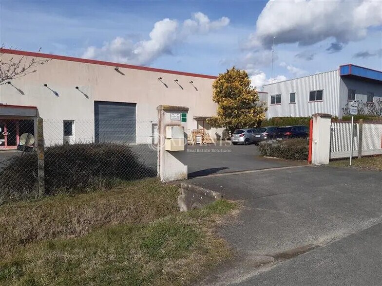 Flex in Pocé-sur-Cisse for sale - Building Photo - Image 2 of 4