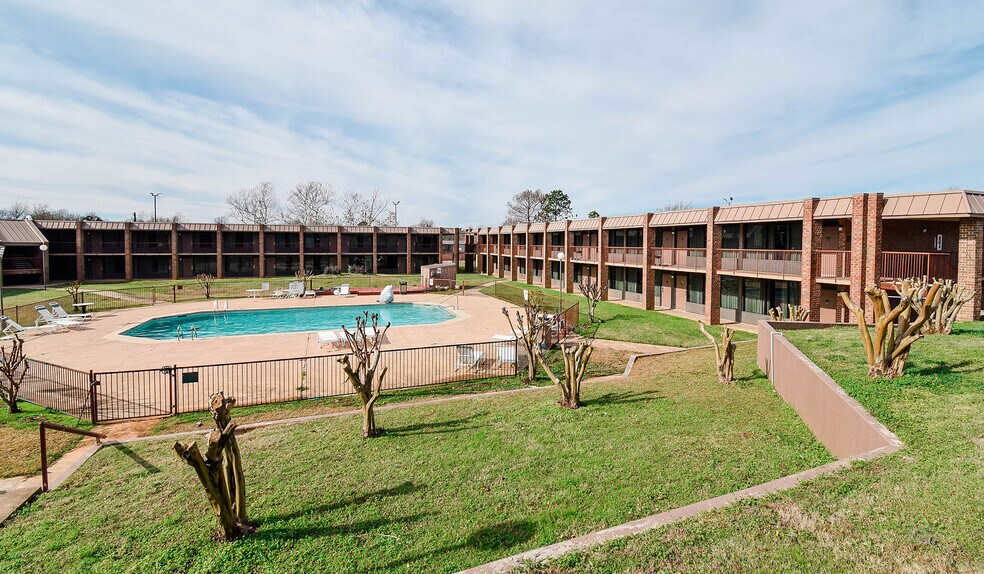 3560 NE Loop 286, Paris, TX for sale - Primary Photo - Image 1 of 1