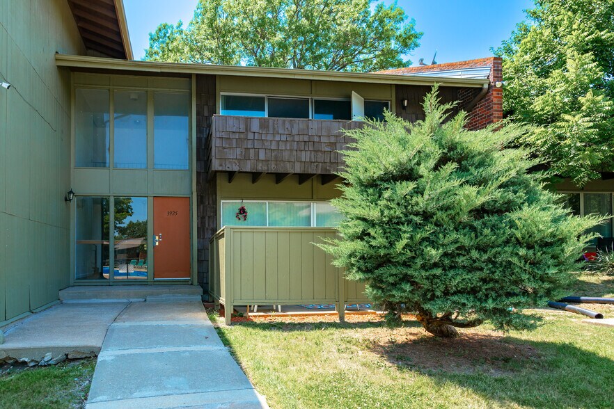 3927 Willow Ave, Kansas City, MO 64133