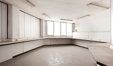 Retail in Barcelona, Barcelona for lease Interior Photo- Image 2 of 7