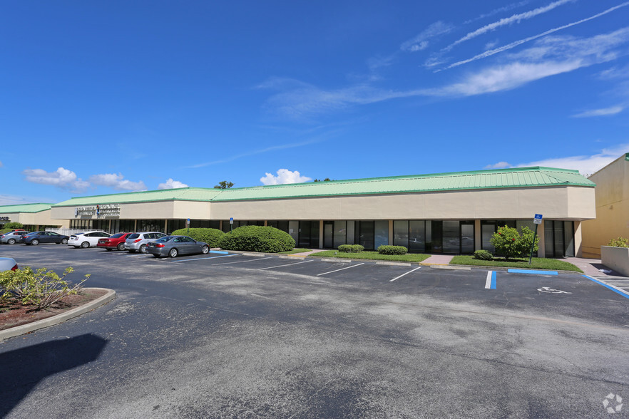 5637-5791 49th St N, Kenneth City, FL for lease - Building Photo - Image 2 of 8