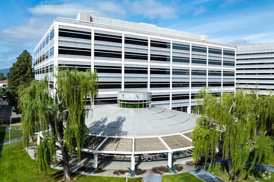 2000 Clayton Rd, Concord, CA for lease - Building Photo - Image 1 of 7