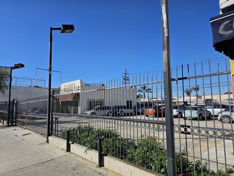 723 S Atlantic Blvd, East Los Angeles, CA for lease - Building Photo - Image 3 of 16