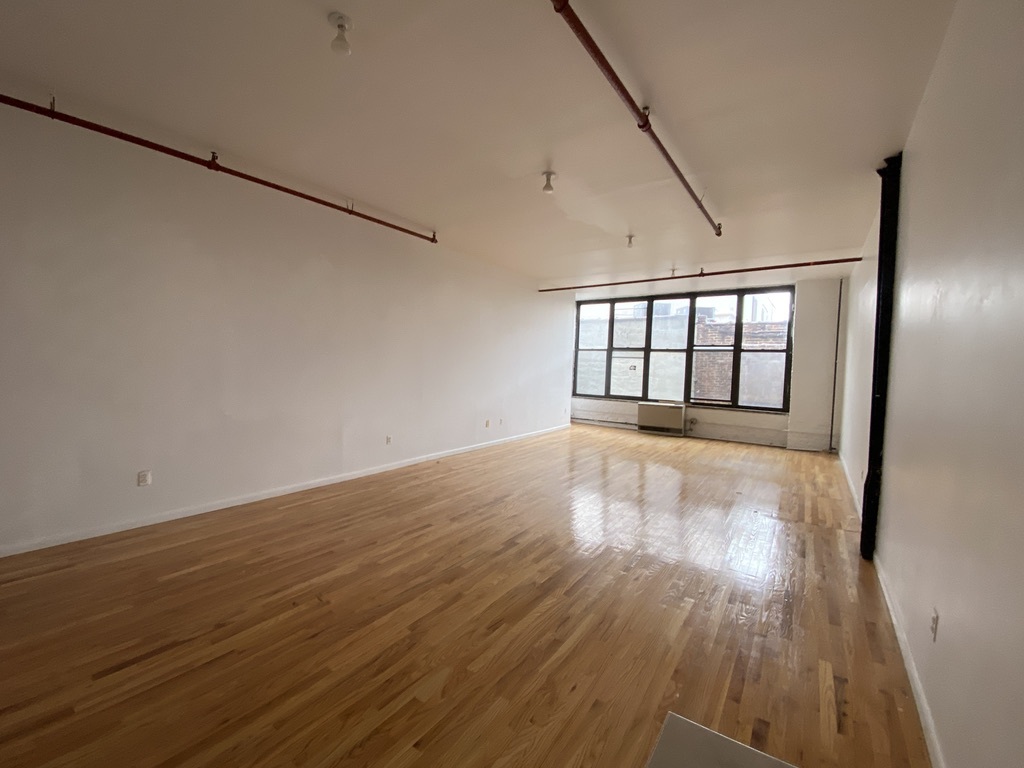 333 Scholes St, Brooklyn, NY for lease Building Photo- Image 1 of 6