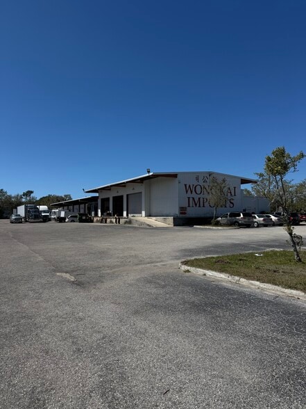 5404 33rd St E, Bradenton, FL for lease - Primary Photo - Image 1 of 16