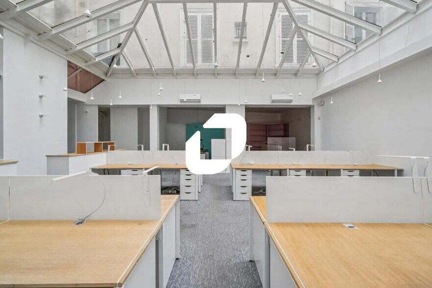 Office in Paris for lease - Building Photo - Image 3 of 12