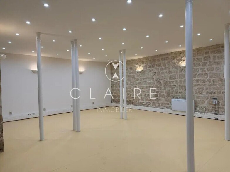 Retail in Paris for lease - Interior Photo - Image 2 of 3