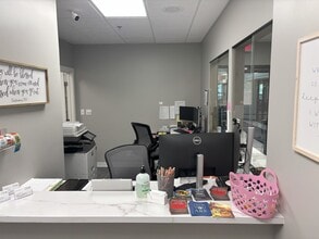 1101 S 70th St, Lincoln, NE for lease Interior Photo- Image 2 of 9