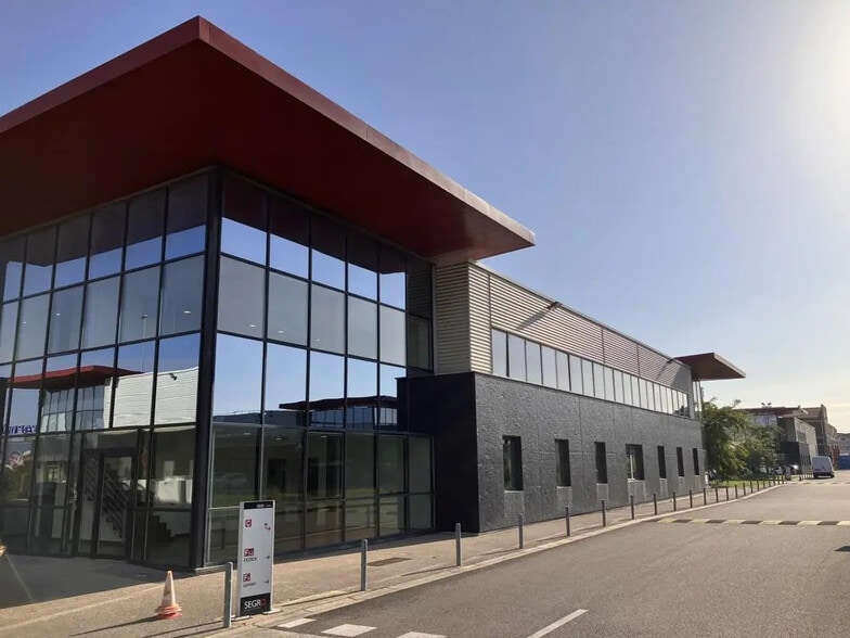 139 Rue Rateau, La Courneuve for lease - Building Photo - Image 2 of 9