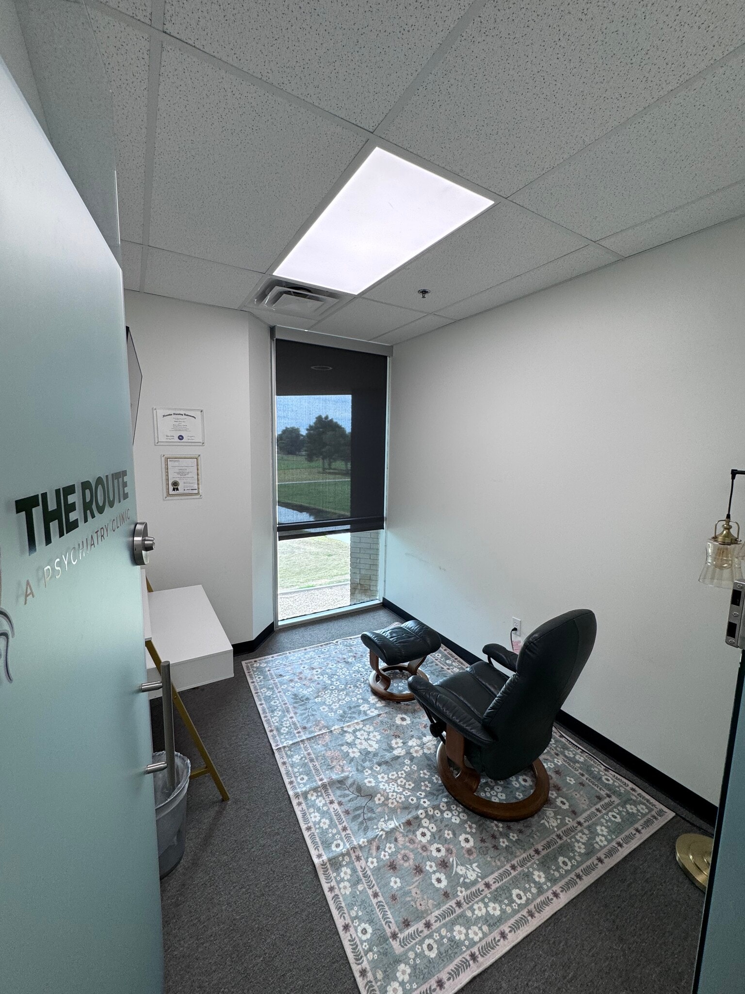 575 W Chandler Blvd, Chandler, AZ for lease Interior Photo- Image 1 of 5