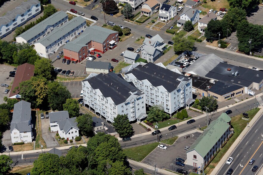 106-108 W Cedar St, Norwalk, CT for sale - Building Photo - Image 1 of 1