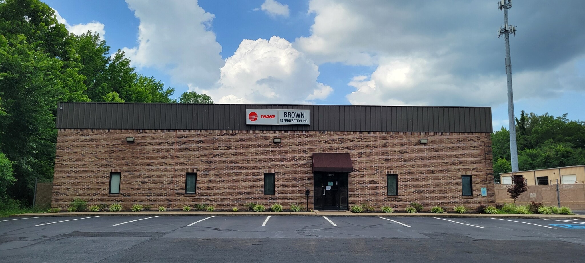 4882 English Towne Dr, Memphis, TN for lease Building Photo- Image 1 of 29