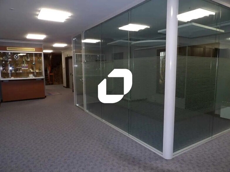 Office in Mantes-la-Jolie for sale - Building Photo - Image 2 of 8