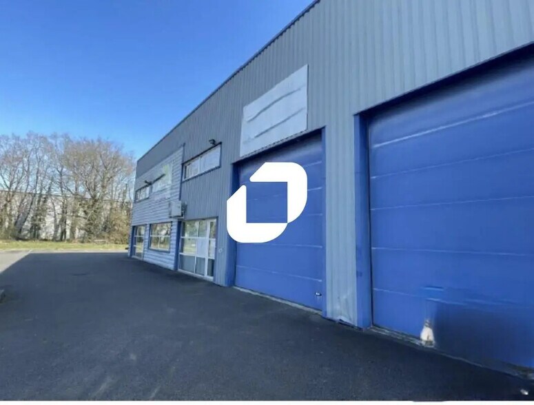 Flex in Treillières for lease - Building Photo - Image 1 of 8