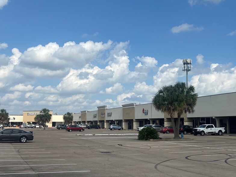 2703 S Hwy 6, Houston, TX for lease - Building Photo - Image 3 of 8