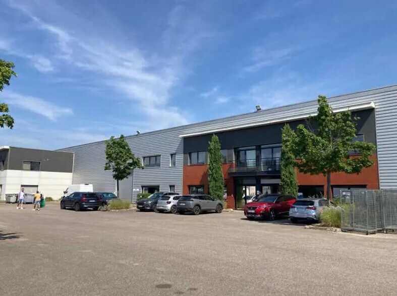 Office in Décines-Charpieu for lease - Building Photo - Image 1 of 20